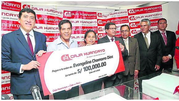 Caja Huancayo entrega 100 mil soles a Evangelina Chamorro