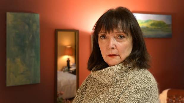 Despiden a profesora de 73 años por desnudos hechos hace más de 40 años