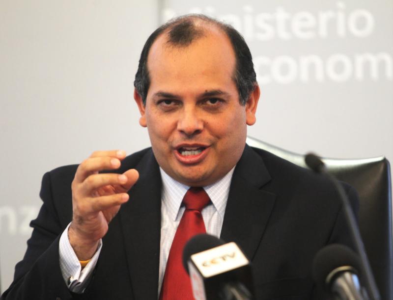 Ministerio de Economía critica al Banco Central por su manejo del dólar