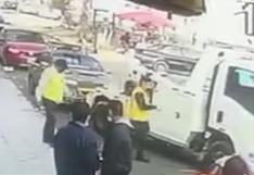 Padre denuncia que grúa se llevó vehículo con su hija a bordo: “¡Prácticamente la han secuestrado!” (VIDEO)