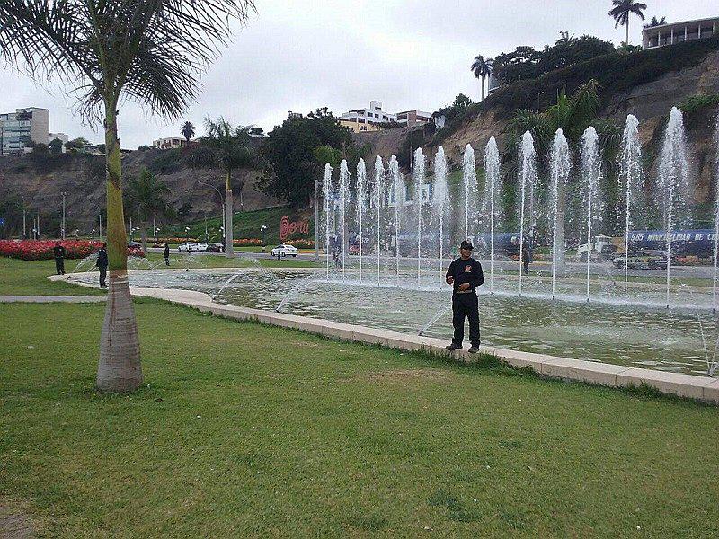 ​Chorrillos: Serenos resguardan pileta de Agua Dulce para evitar que la usen como piscina