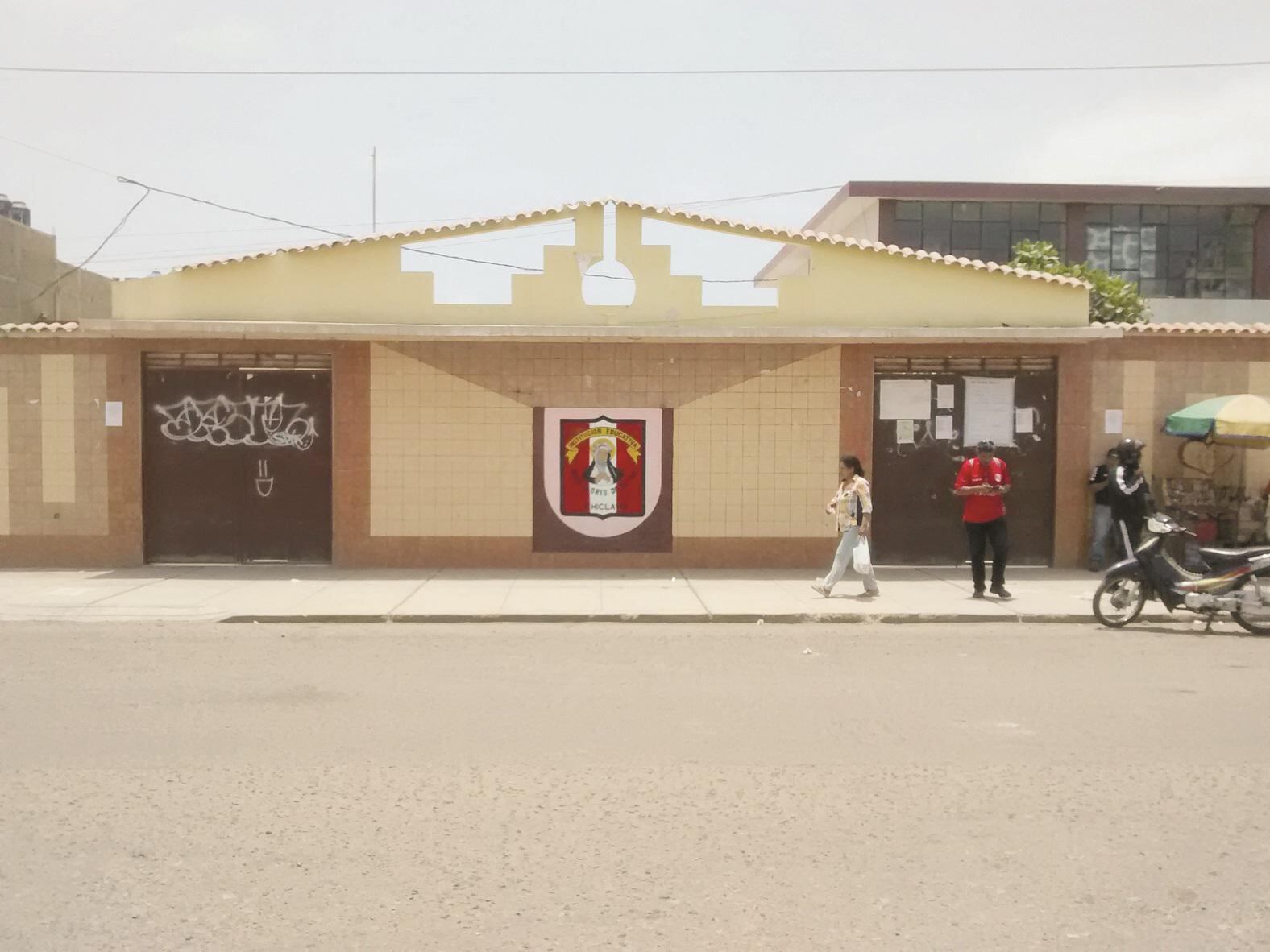 Chiclayo: Un grupo de delincuentes se lleva S/. 15 mil en laptops de colegio Rosa Flores de Oliva