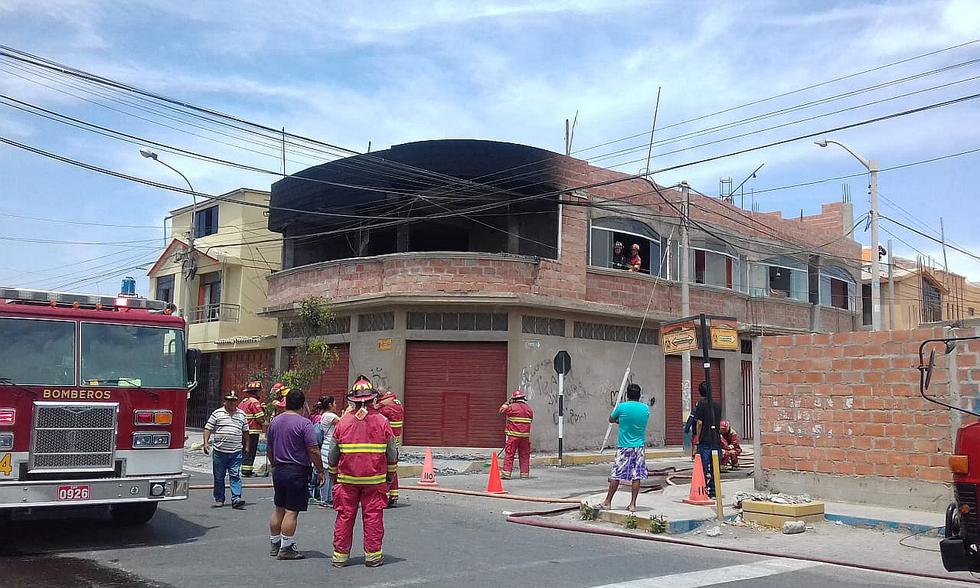 Incendio se desata en segundo nivel de vivienda ubicada en Gregorio Albarracín (Vídeo)