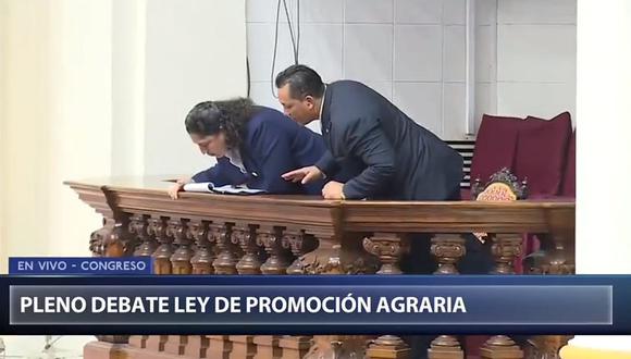 Celular de ministra Muñoz cayó sobre curul del congresista Lescano