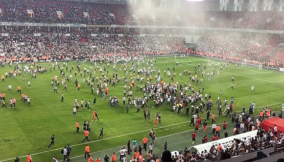 YouTube: la violenta pelea de cientos de hinchas en pleno partido de fútbol en Turquía (VIDEO)