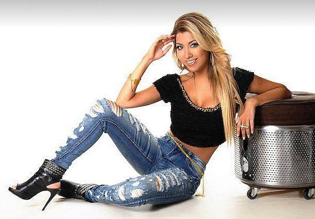 Verónica Avila llega con su tema "La atorranta"