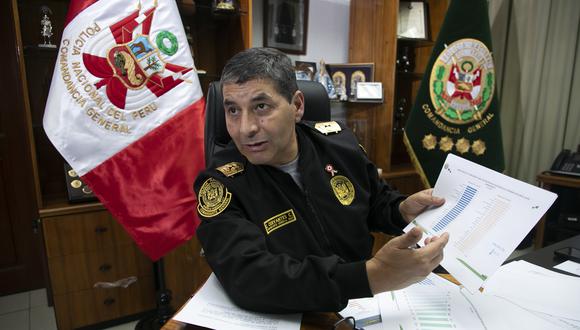 El comandante general de la PNP, César Cervantes, indicó que Inspectoría recibirá los cuadernos de control para determinar el tipo de seguridad que el efectivo brindaba. (Foto: Eduardo Cavero / Archivo GEC)