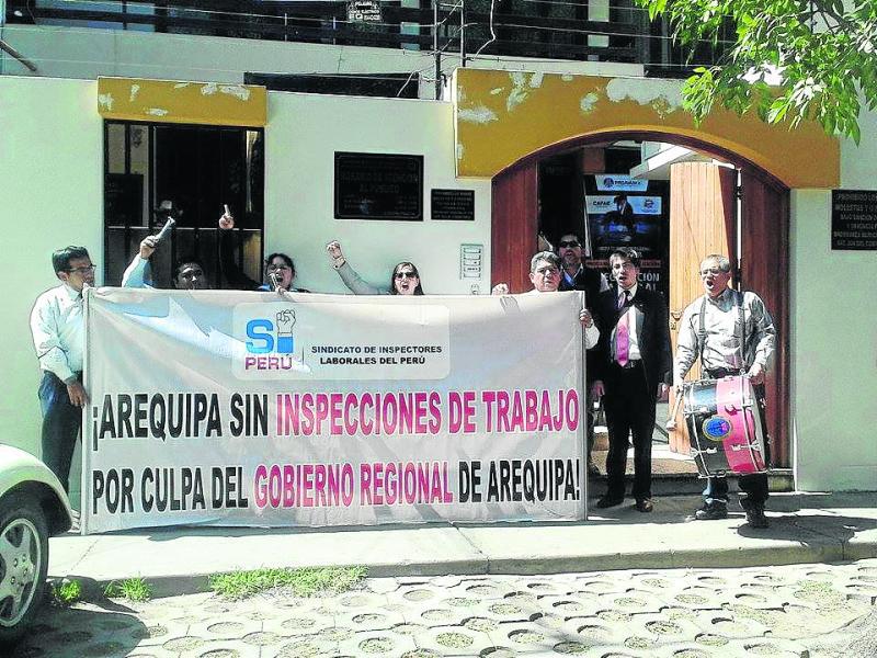Inspectores de Sunafil protestan por falta de pago para movilizarse