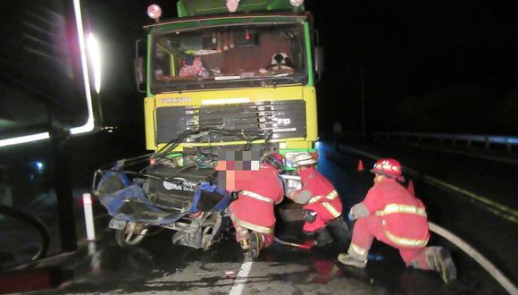 La Libertad: Choque entre camión y mototaxi deja un muerto