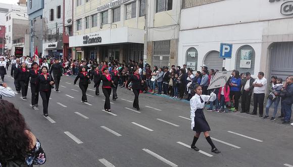 Alumnos de educación alternativa concursaron en desfile por 14° Aniversario