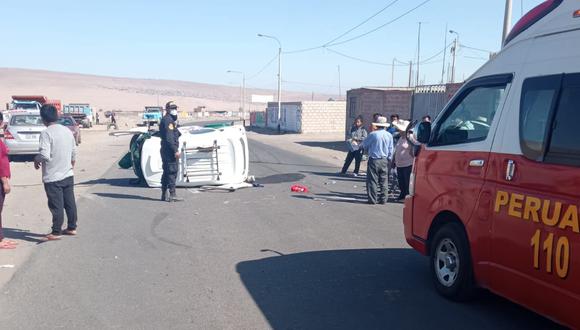 Pobladores quedaron consternados con el violento accidente suscitado en el cono sur de Tacna. (Foto: Difusión)