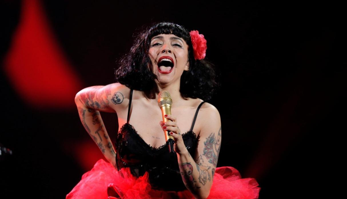 Mon Laferte se presentó en Viña del Mar 2020 y se dirigió al pueblo chileno. (Foto: AFP)