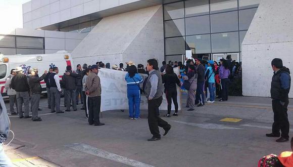 Arequipa: profesores en huelga  intentan tomar el aeropuerto Alfredo Rodríguez