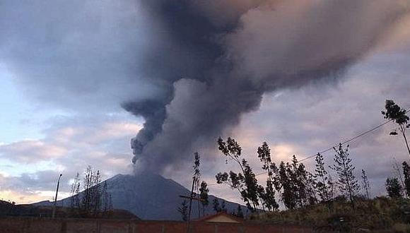 Volcán Ubinas sigue presentando constante actividad sísmica 