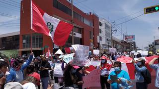 Mientras Manuel Merino juramentó como presidente, universitarios marcharon en Huancayo (VIDEO y FOTOS)