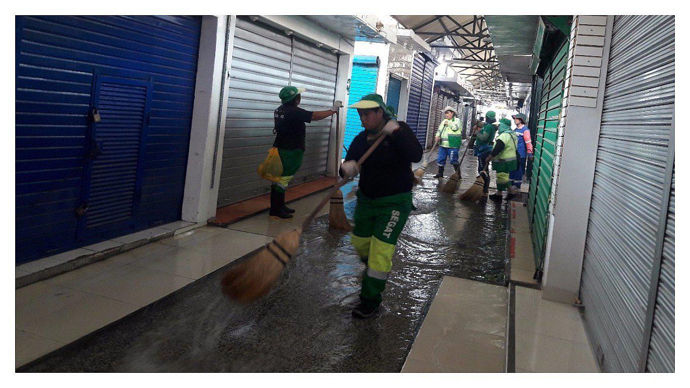 Segat realiza limpieza en mercado Palermo y alrededores 