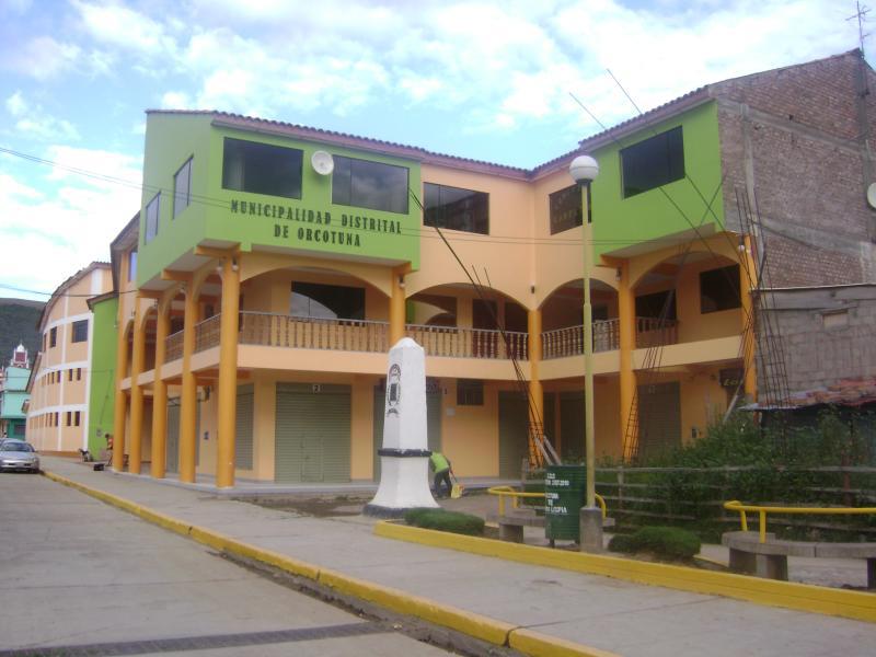 Nuevo alcalde de Orcotuna  se hace cargo de su despacho