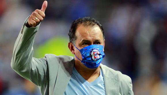 Juan Reynoso estuvo al mando de Cruz Azul desde enero del 2021 hasta mayo del 2022. (Foto: AFP)
