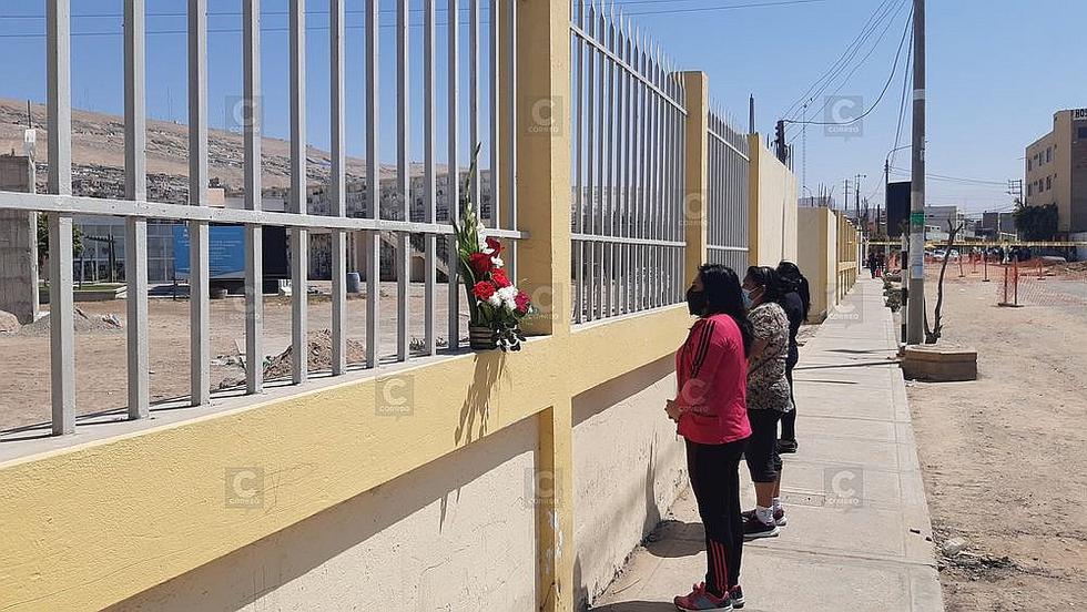 Oran en puertas de cementerios de Tacna por difuntos 
