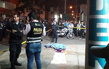 Albañil cae de un tercer piso y muere 