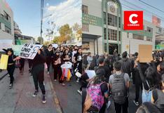 Decenas se movilizan en calles de Arequipa por muerte de estudiante en el campus de la UNSA (VIDEO)