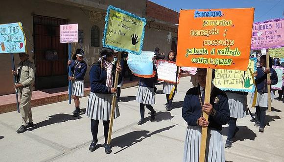 Puno: ​estudiantes con el lema "Ni una menos" marcharon en las calles de Yunguyo