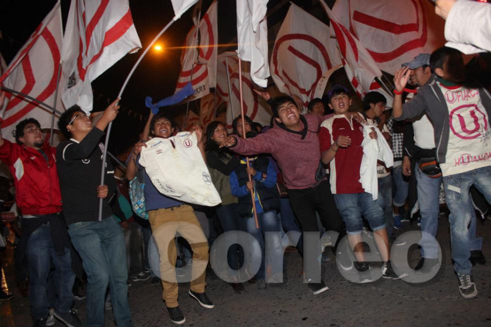 Hinchas cremas "toman"  centro de Huancayo (VIDEO)