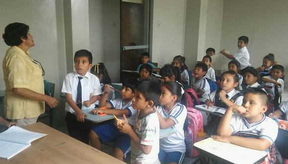 Trujillo: 50 escolares reinician clases en auditorio de la Comisaría Wichanzao (VIDEO)