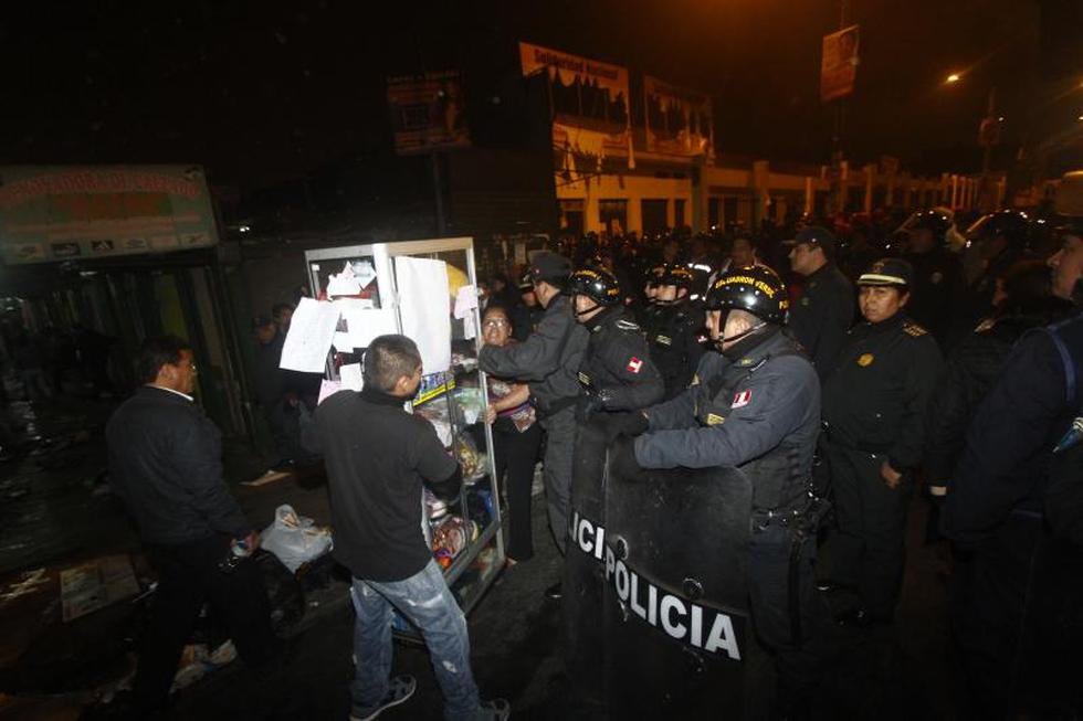 Desalojan 1500 comerciantes de mercado de Condevilla