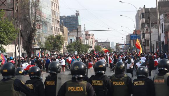 Manifestantes se enfrentron a la PNP en distintos puntos de Lima. (Fotos GEC: Hugo Curotto / Alessandro Currarino / Julio Reaño / Jorge Cerdán)