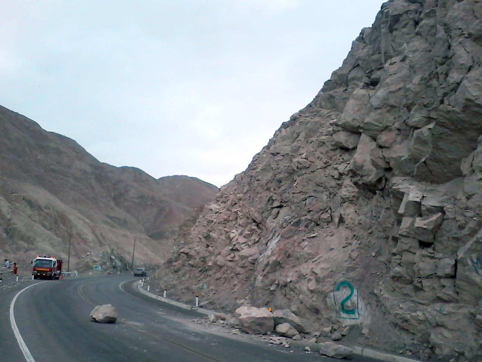 Reportan derrumbes en la carretera Binacional