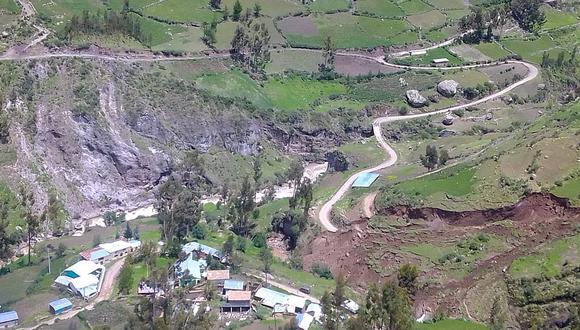 ​Huancavelica: Deslizamiento de tierras incomunica a 13 comunidades