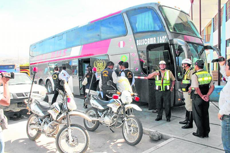 Violan en bus a ecuatoriana