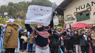 Quichcamachos parodian protestas y dejan un importante mensaje de paz y unión en Huancavelica