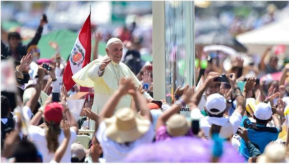 Papa Francisco llegó a Perú en medio de gran expectativa (VIDEO)