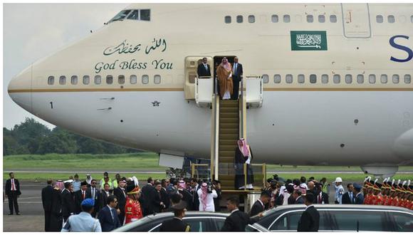 Rey Salman de Arabia Saudita viaja a Indonesia con 460 toneladas de equipaje (VIDEO)