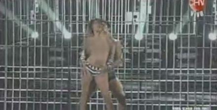 Angie Jibaja termina en topless tras 'strip dance' (VIDEO)