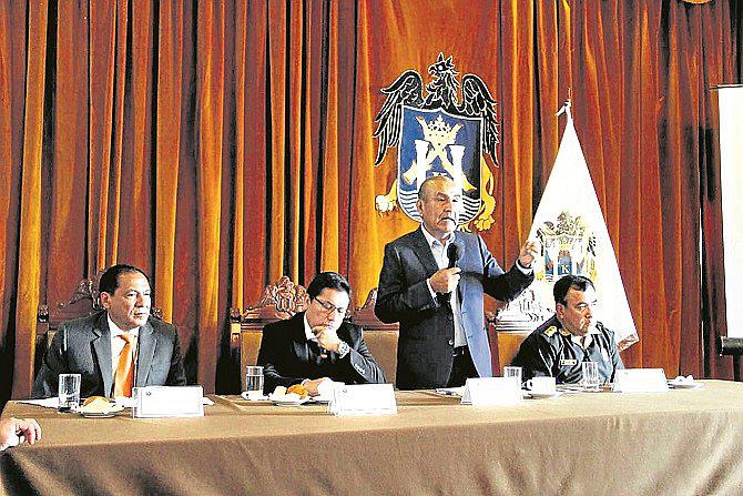 Marcelo recibe respaldo para patrullaje del Ejército