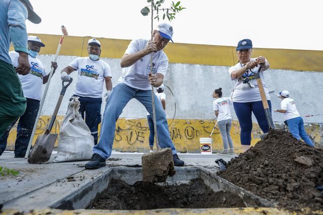 La Municipalidad de Lima realizó esta mañana una nueva operación limpieza de diversas calles y fachadas en el Cercado. (Foto: Difusión)