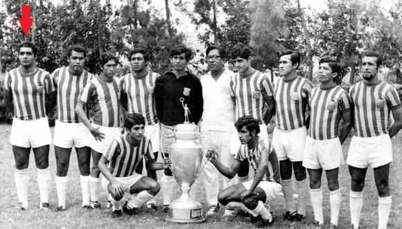 Julio Cevallos, el popular "Algarrobo", junto a sus compañeros luego de ganar la Copa Perú 1972.