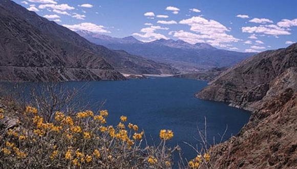 Huecos en Laguna Aricota reducen su nivel de caudal