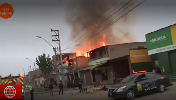 Se registra incendio en zona industrial de Villa El Salvador (Captura: América Noticias)