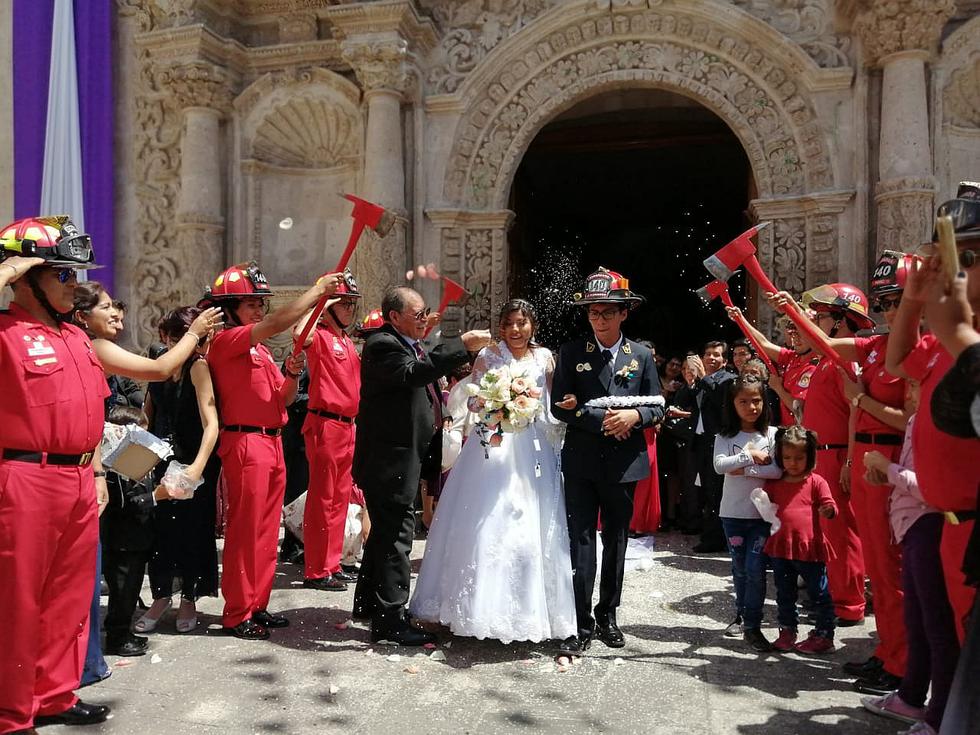 Bombero arequipeño atendió incendio antes de acudir a su boda