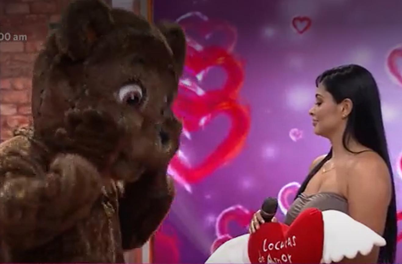 Christian Domínguez se disfrazó de oso de peluche para darle sorpresa a Pamela Franco