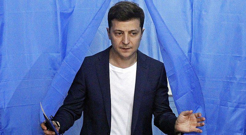 Presidente de Ucracia Volodimir Zelenski disuelve el Parlamento tras jurar en el cargo