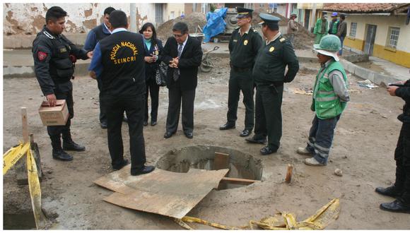 ​Huancayo: Obrero limpiaba buzón y halla feto de 98 días