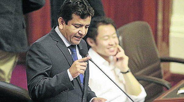 Congresista fujimorista difunde en Twitter foto falsa de Martín Vizcarra sobre referéndum