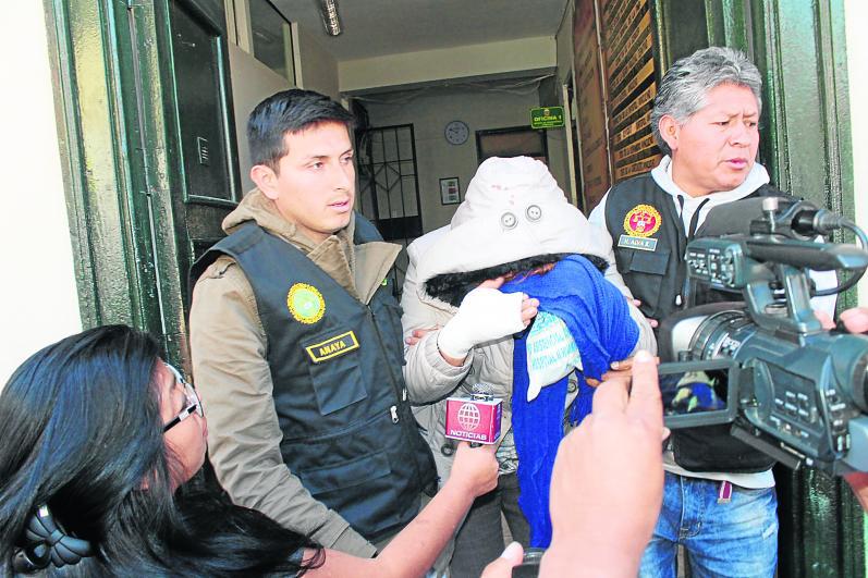 Mujer mató a su esposo de dieciséis puñaladas 