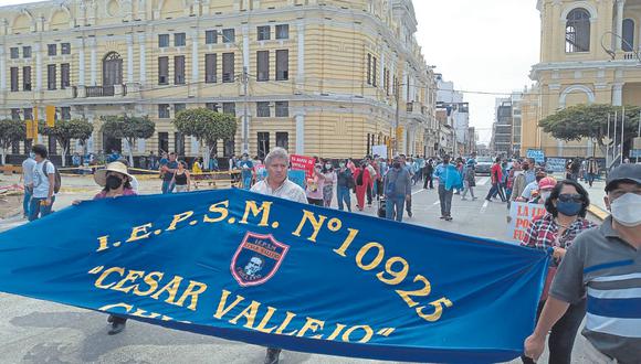 Si el proyecto de reconstrucción del colegio “César Vallejo” no culmina, cerca de 800 escolares serán obligados a seguir sus clases en la virtualidad.