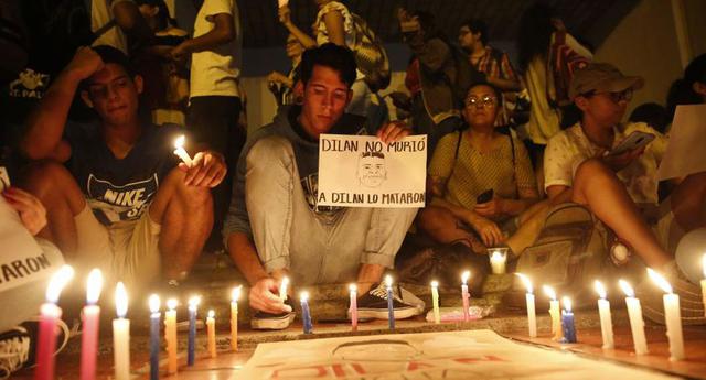 Una imagen de los participantes de una manifestación en rechazo a la muerte del estudiante Dilan Cruz por un disparo de la policía antidisturbios, frente a la Alcaldía de Cali, en Colombia. (Foto: EFE)